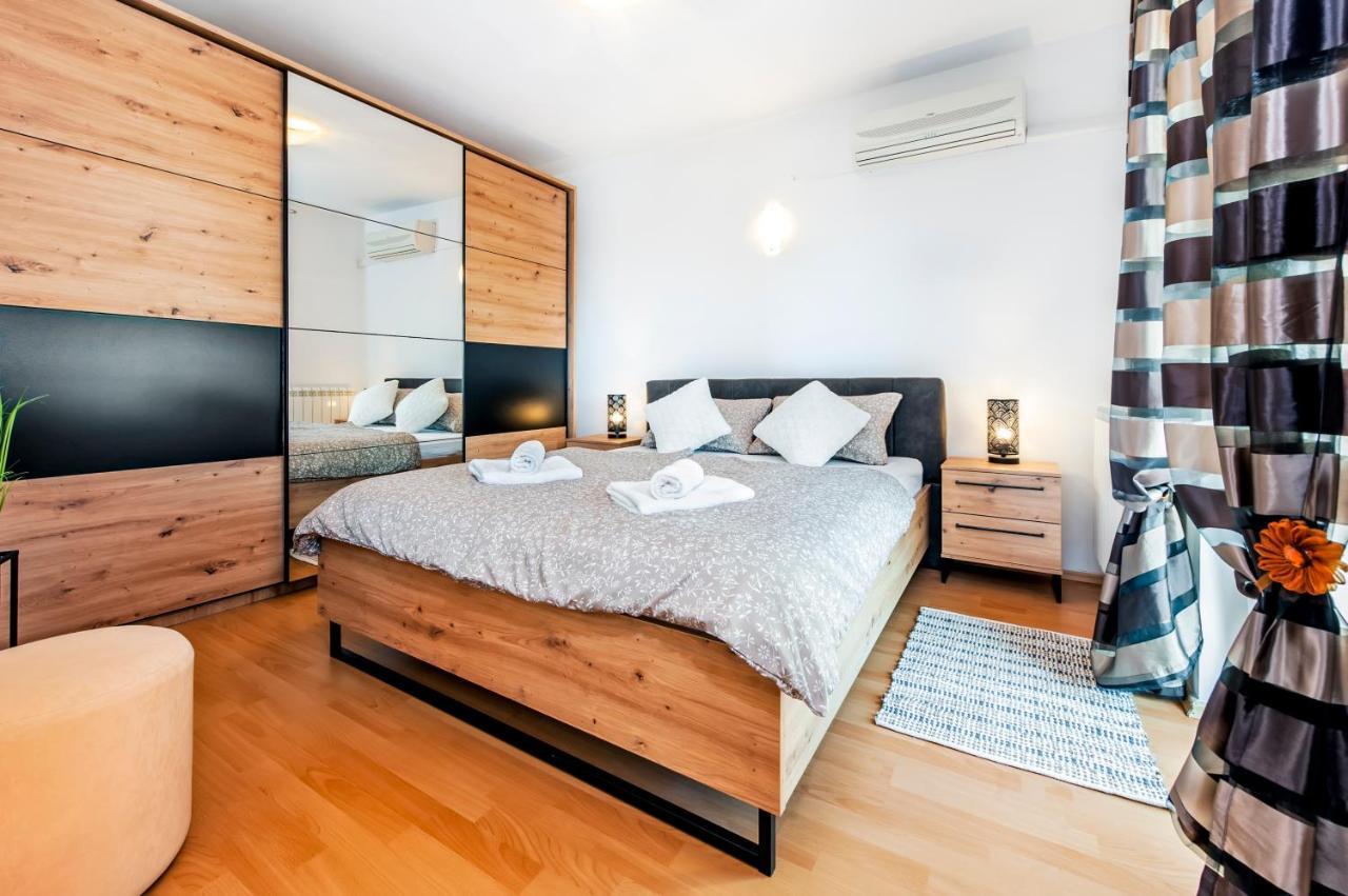 Lea'S Apartment Rovinj Bagian luar foto